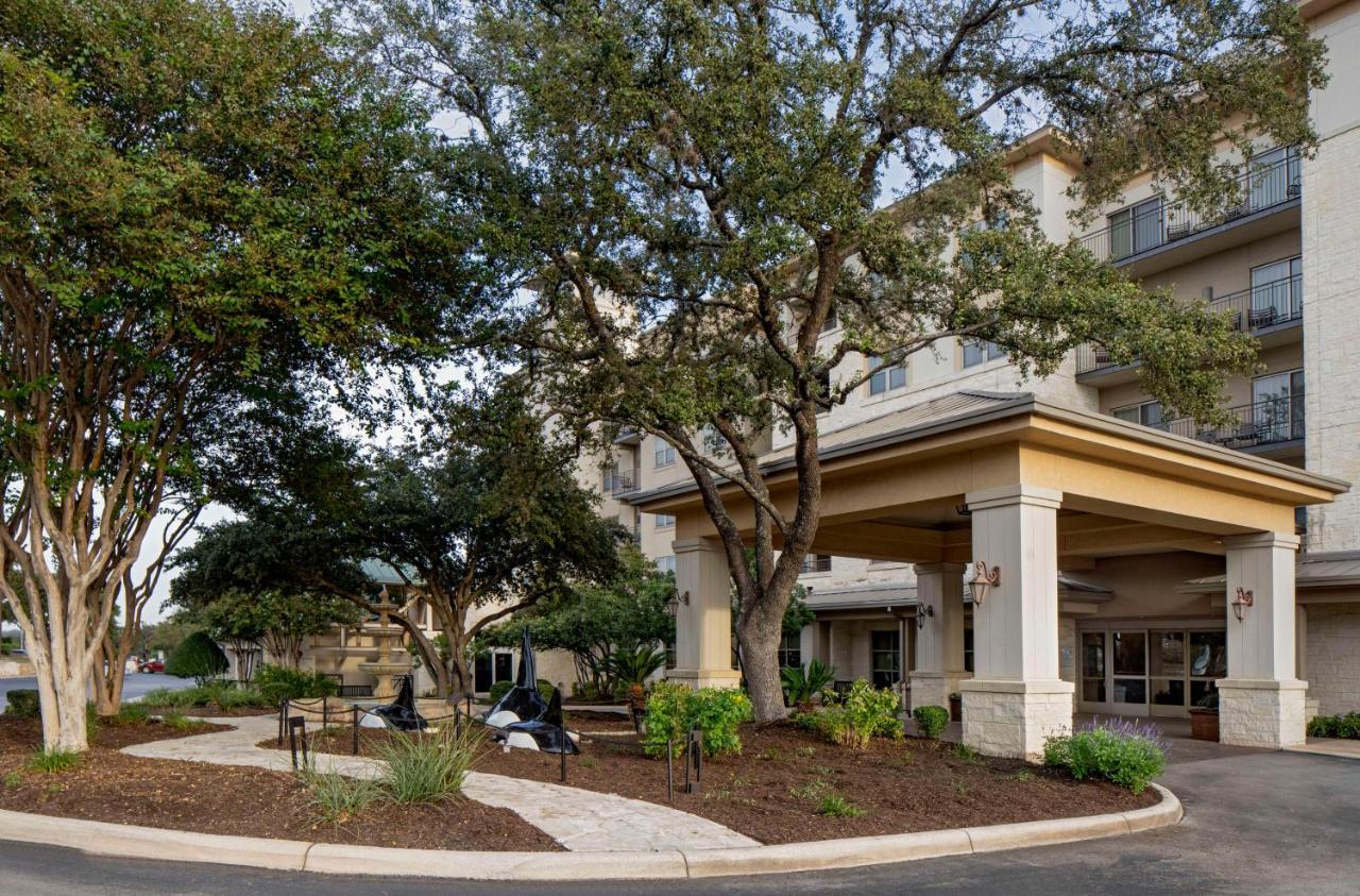 Hilton Hill Country 4*