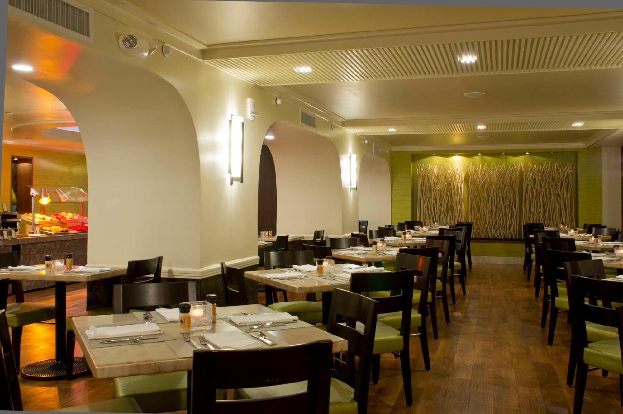 Hotel Hilton Palacio Del Rio 4*