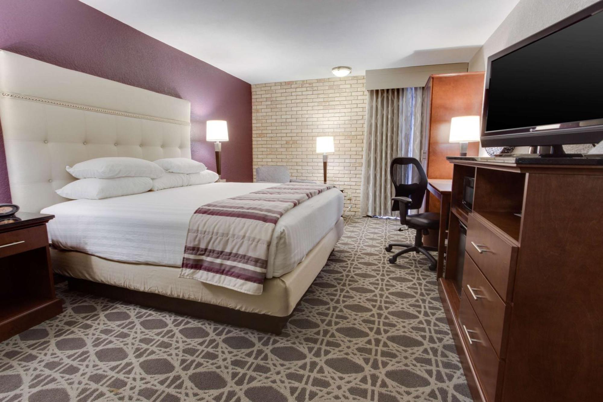 Hotel Drury Plaza Airport San Antonio