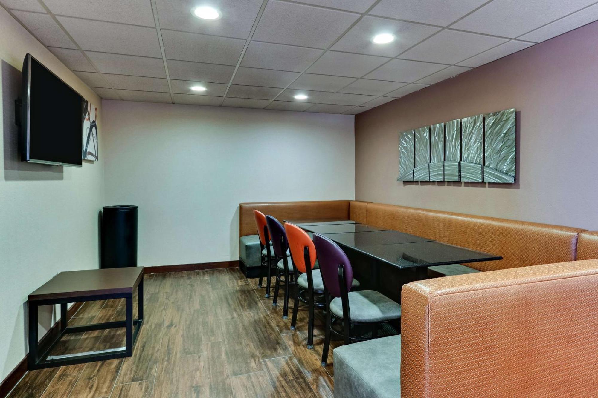 Hotel Drury Plaza Airport