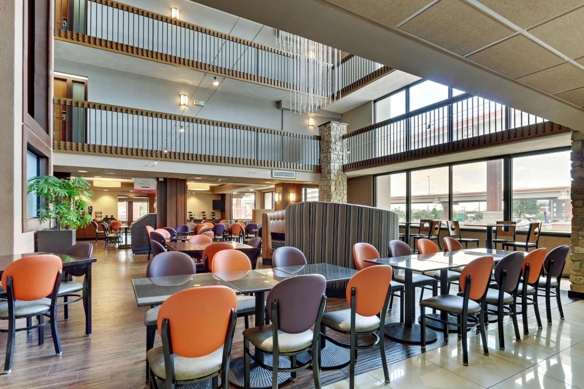 Drury Plaza Airport Hotel 3*