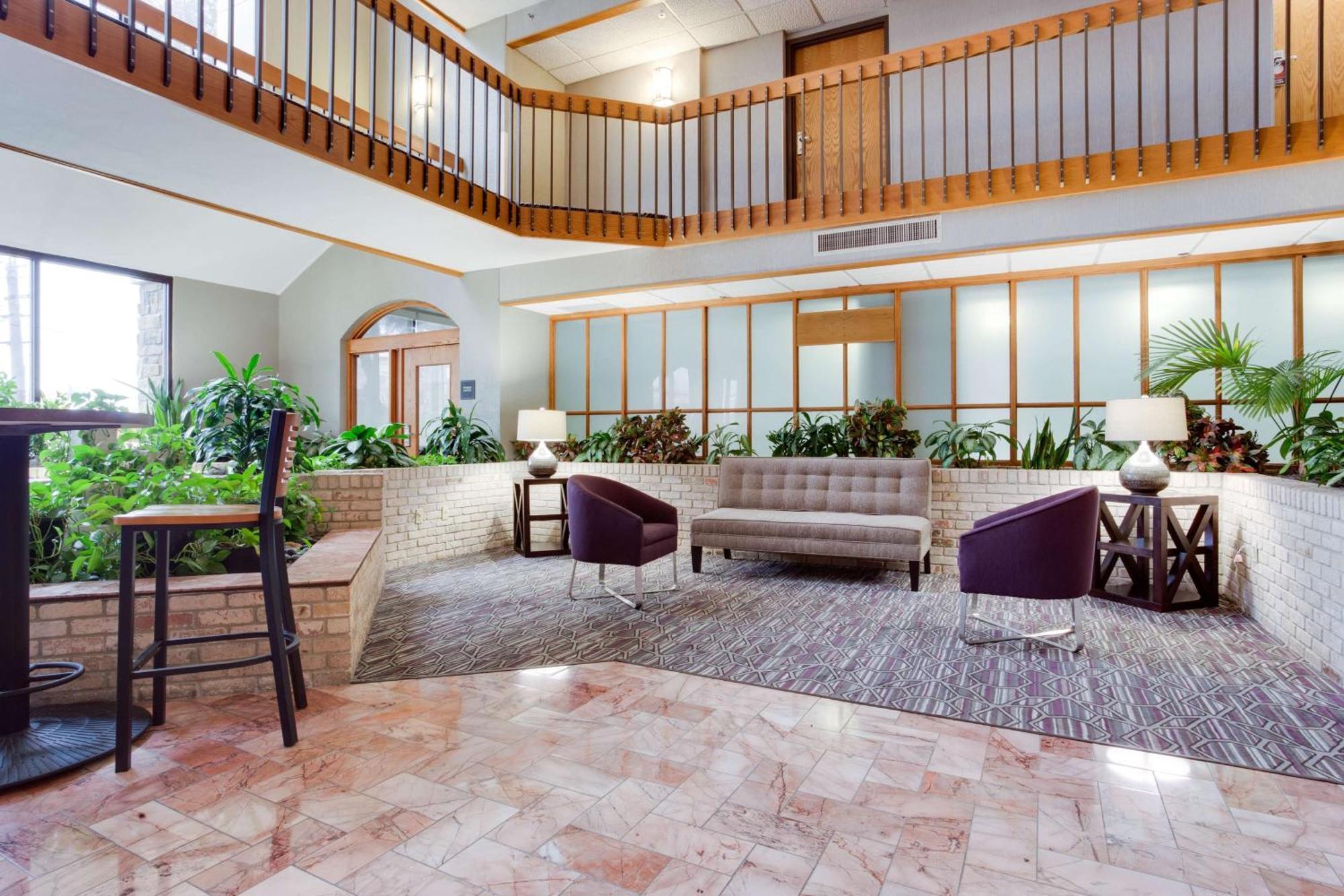 Hotel Drury Plaza Airport San Antonio