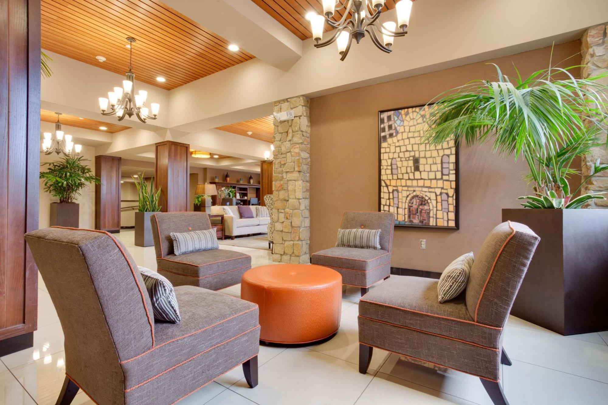 Hotel Drury Plaza Airport 3*