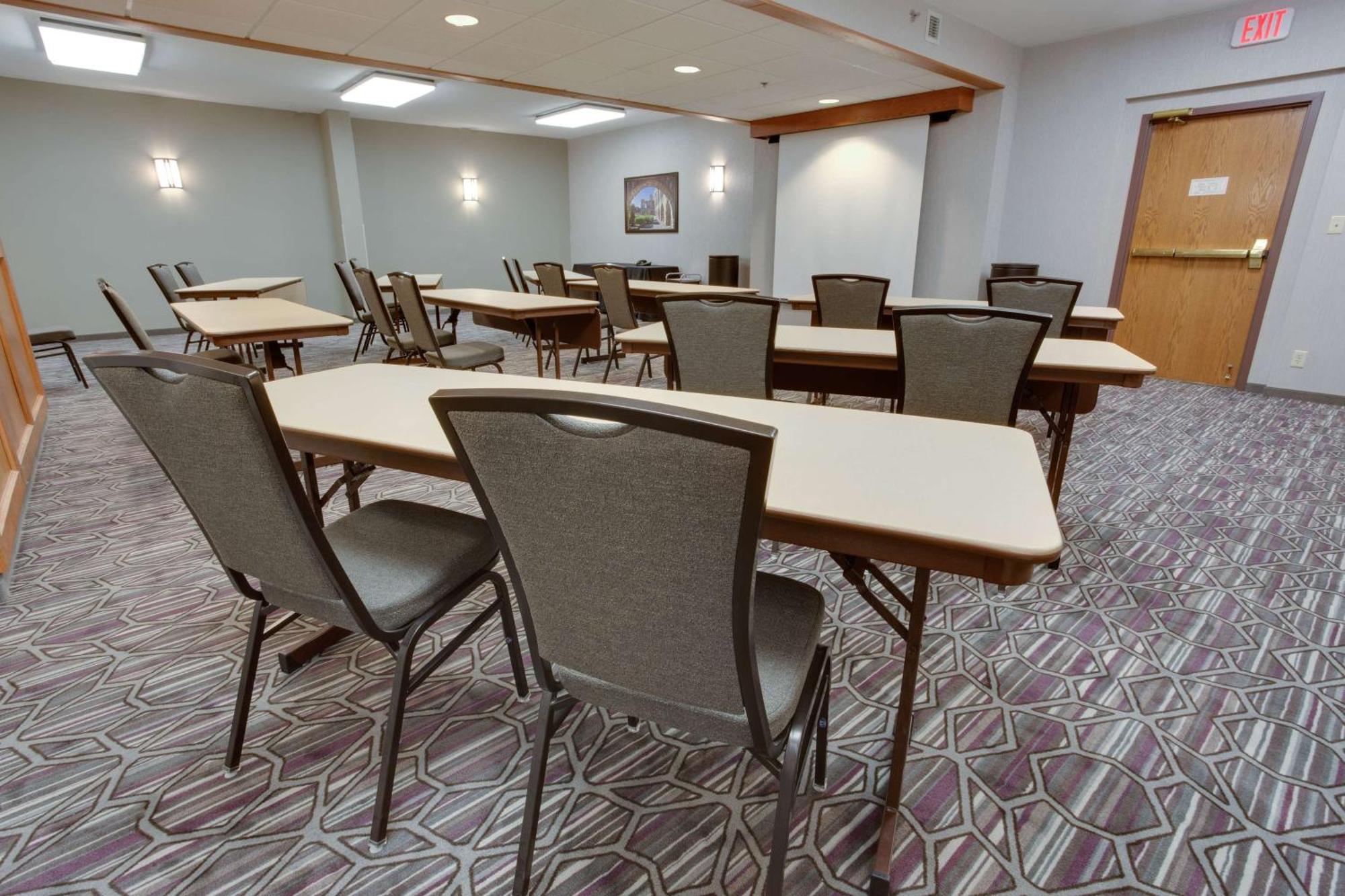 Drury Plaza Airport Hotel 3*