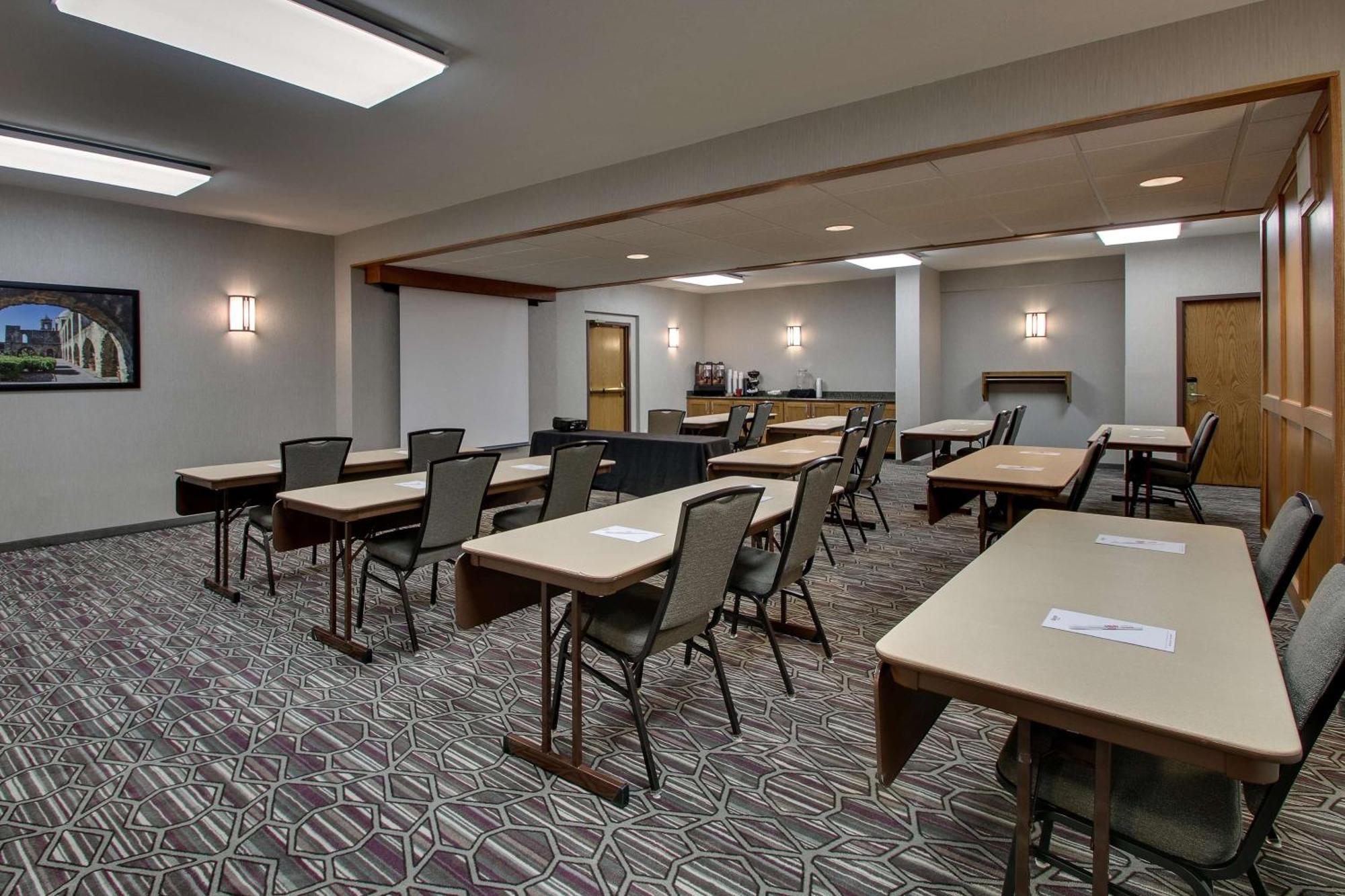 Drury Plaza Airport Hotel San Antonio