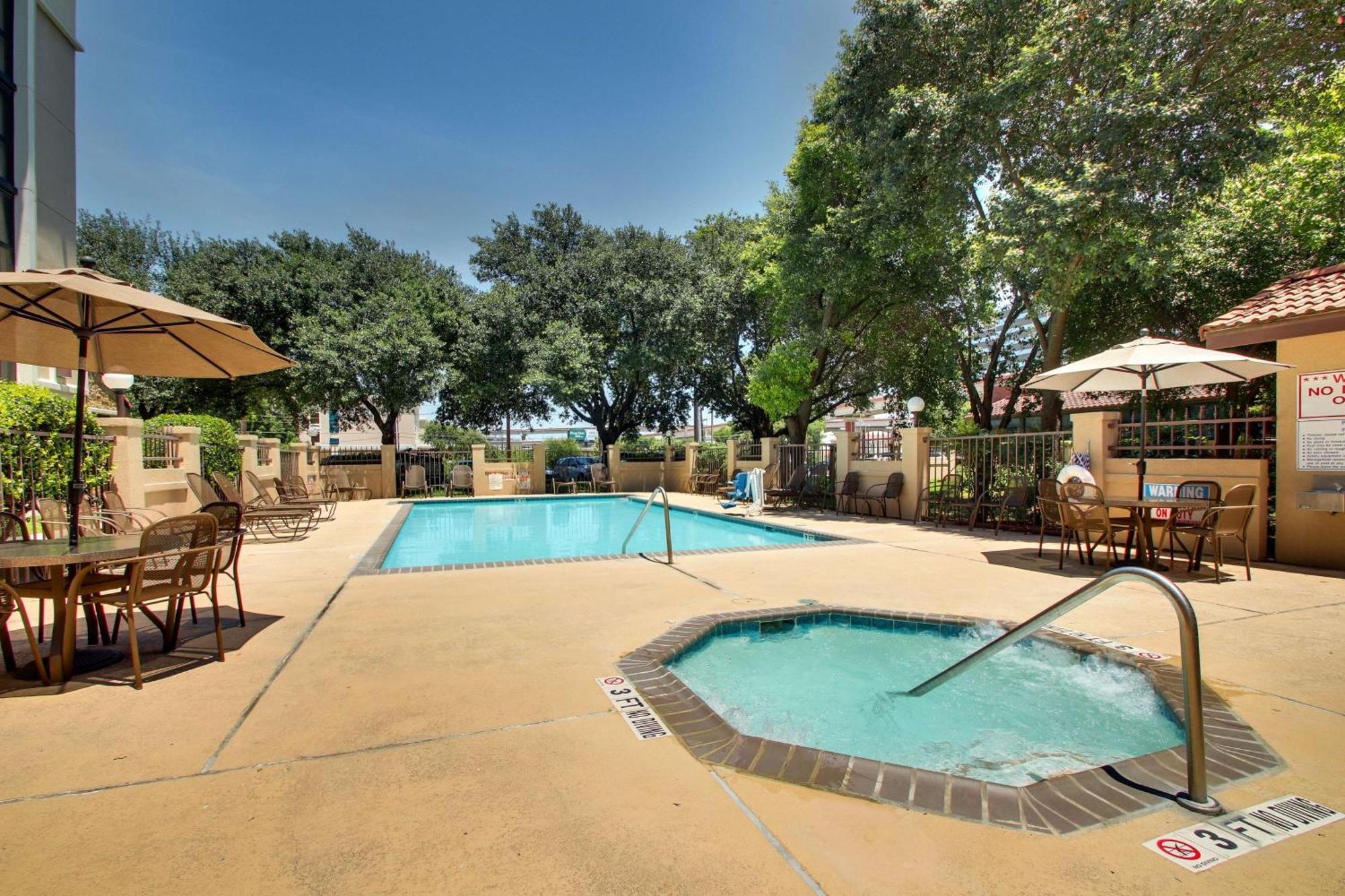 Drury Plaza Airport Hotel San Antonio