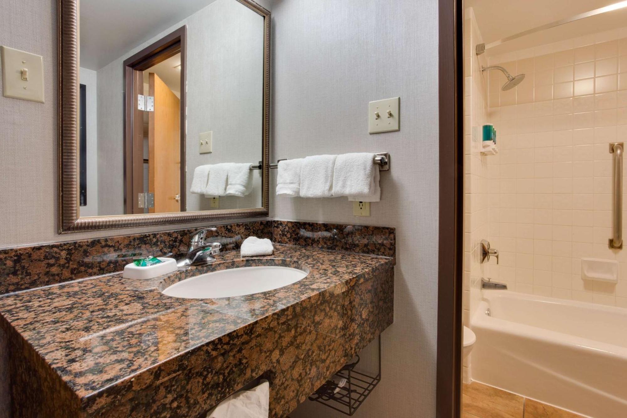 Drury Plaza Airport Hotel San Antonio