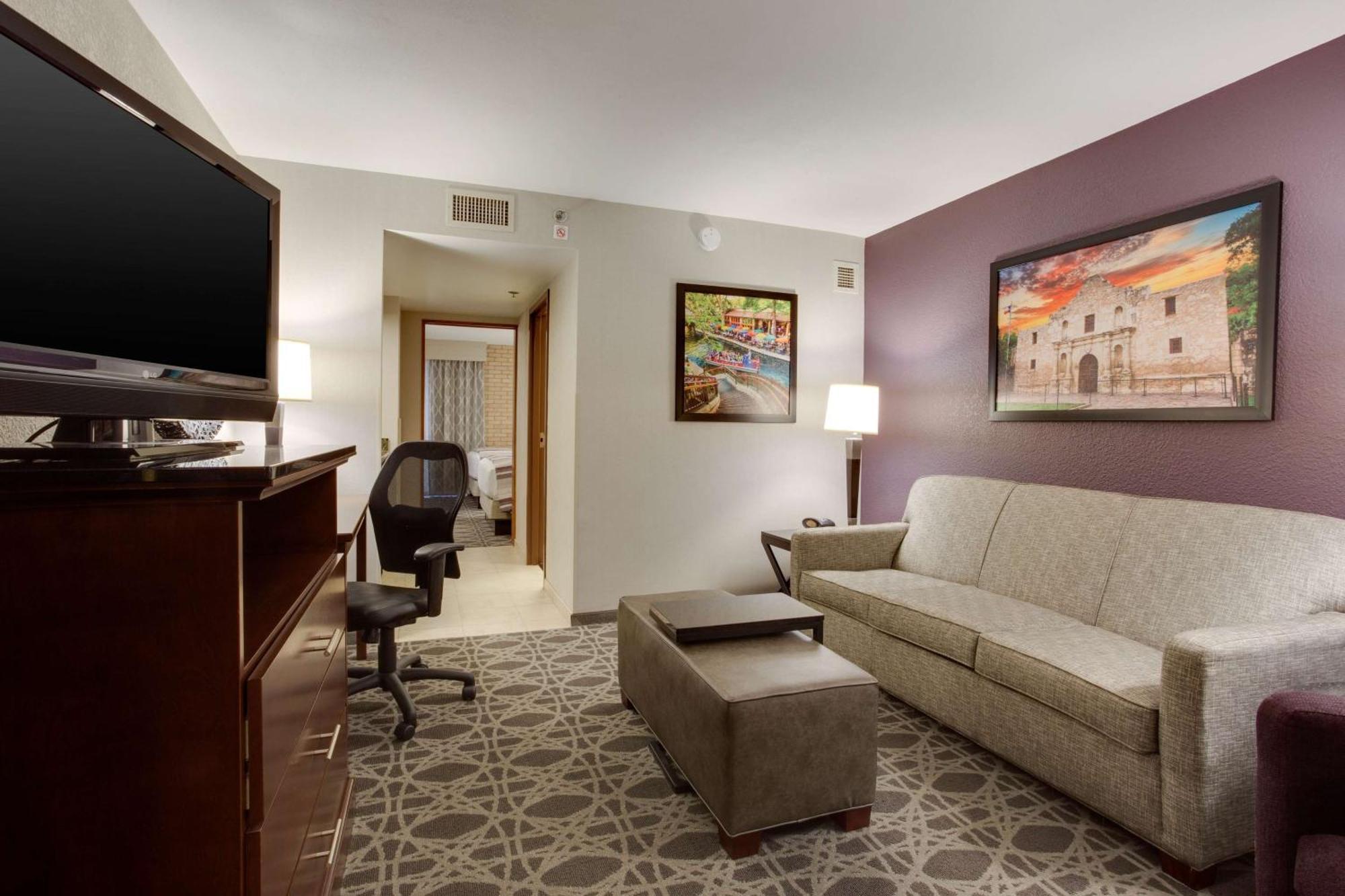 Hotel Drury Plaza Airport San Antonio