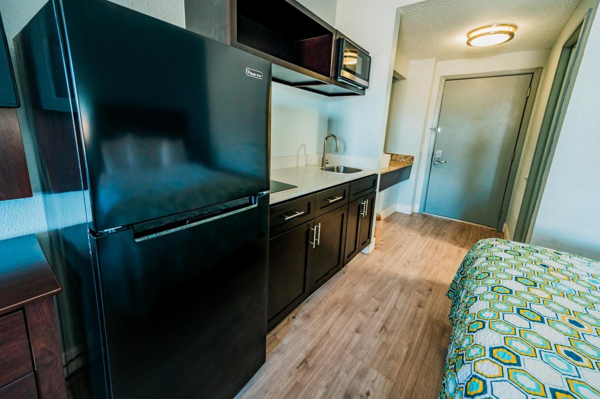 Hometowne By Red Roof - Seaworld Northwest Motel