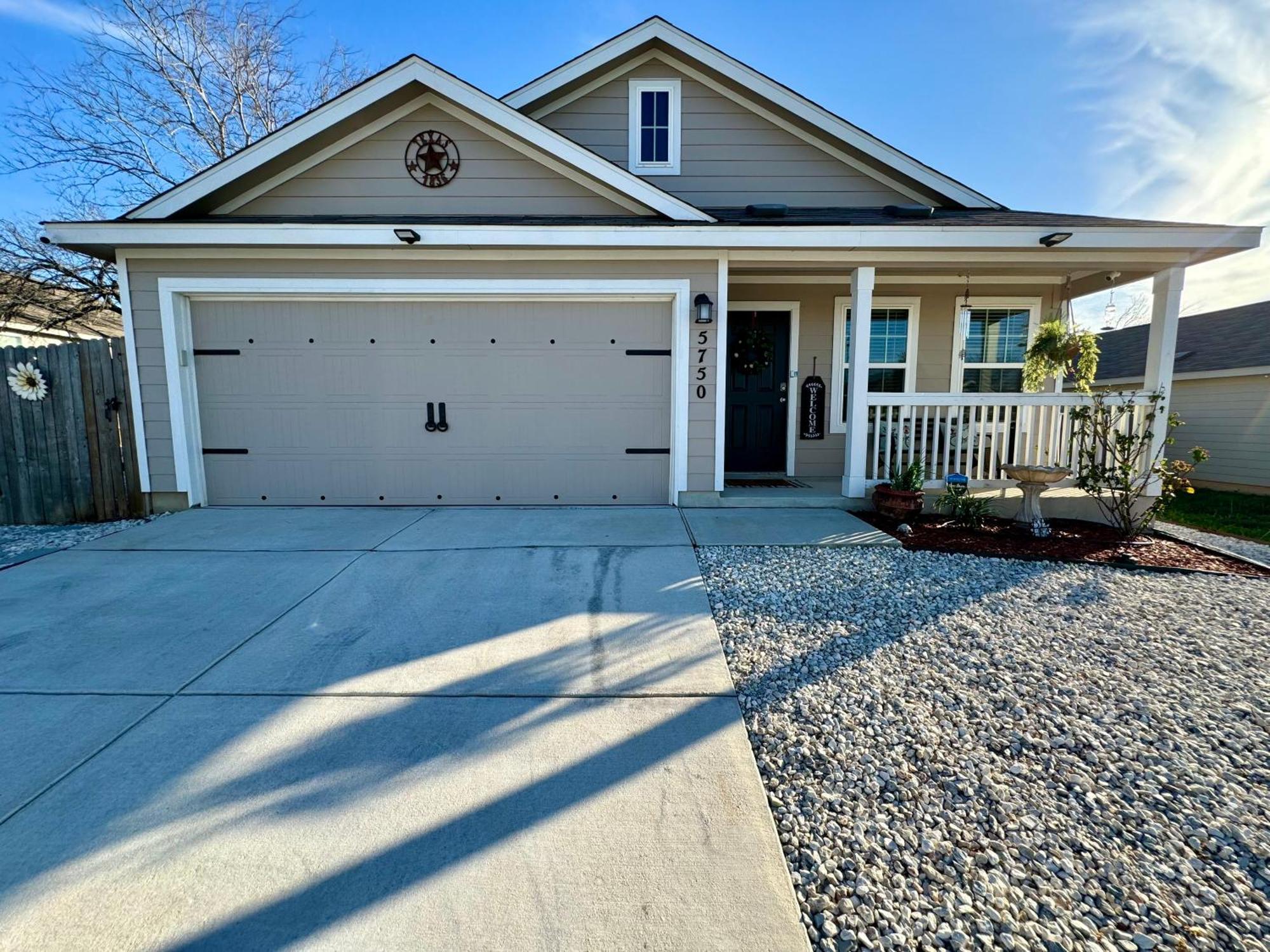 Superb 7 Minutes From Lackland Air Force Base *