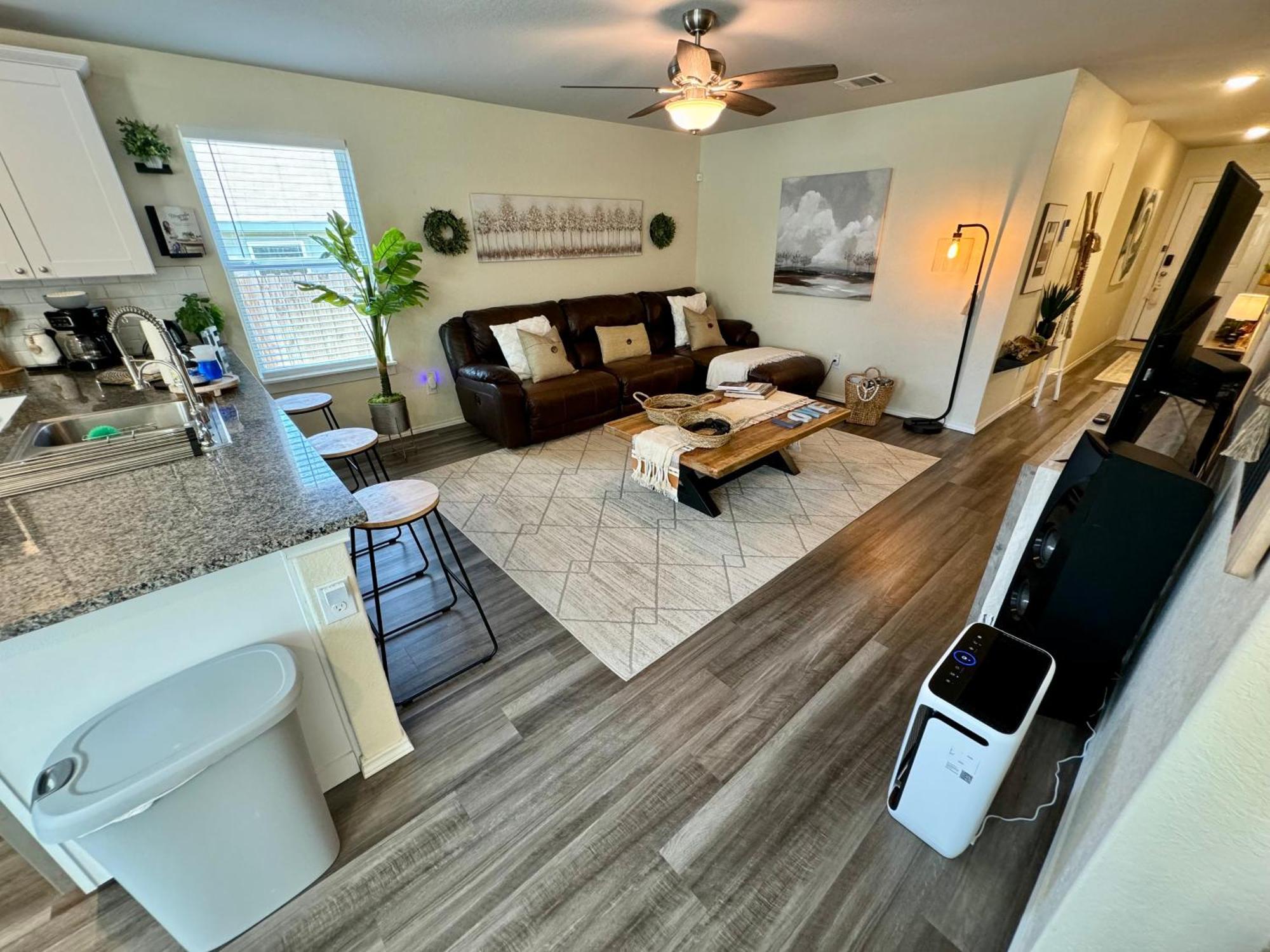 Superb 7 Minutes From Lackland Air Force Base