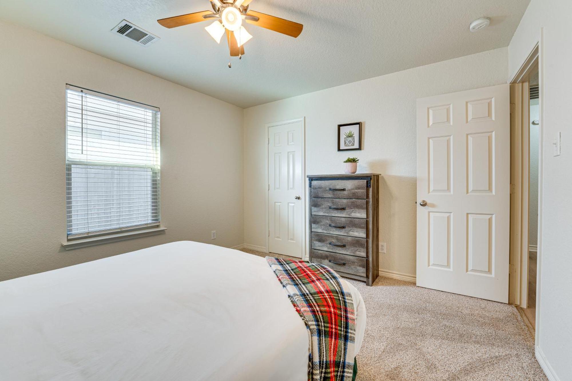 Holiday home With Game Room, 9 Mi To Seaworld! *
