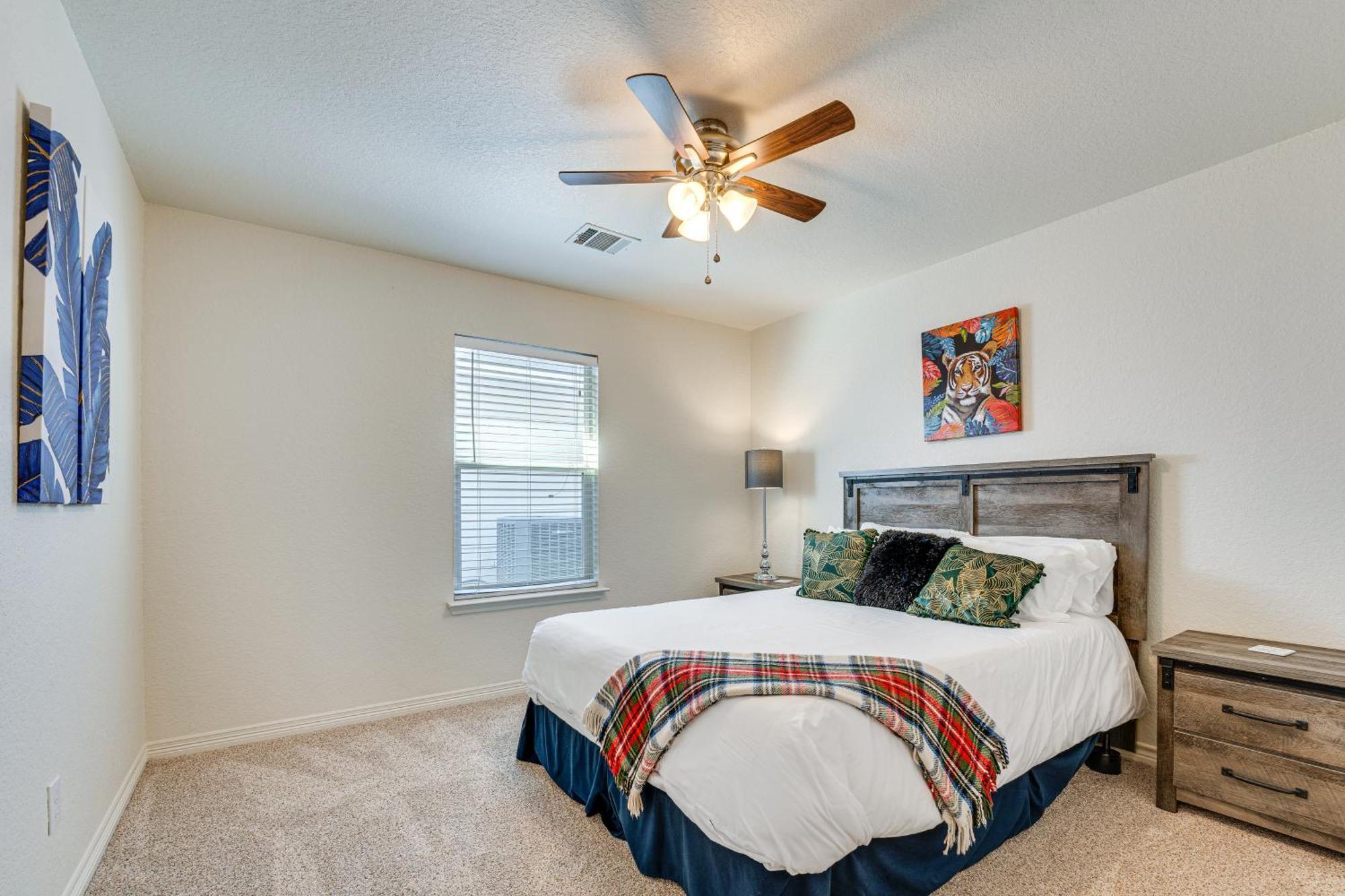 With Game Room, 9 Mi To Seaworld! Holiday home *