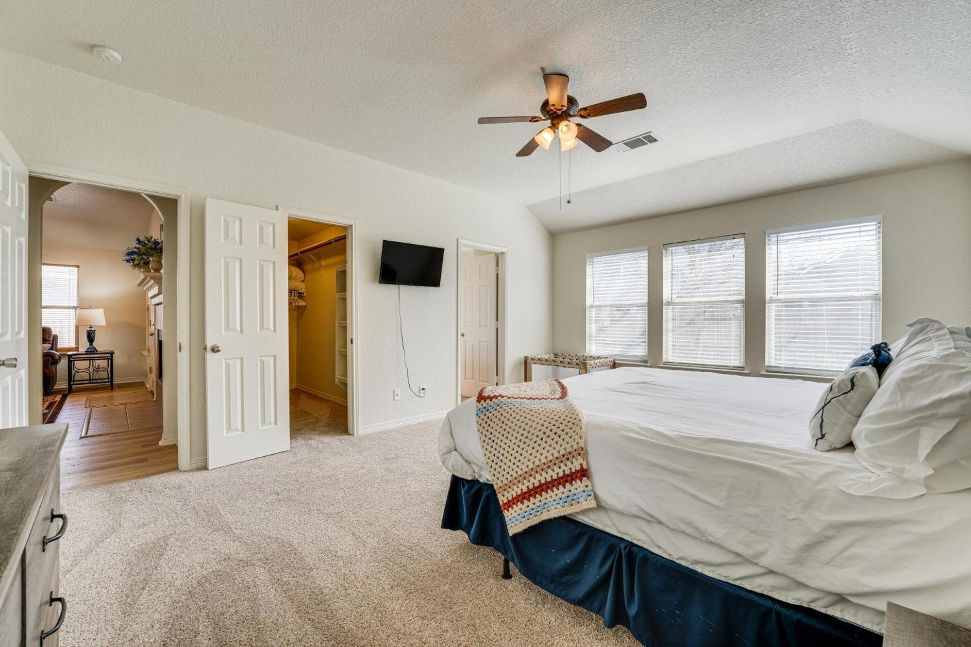 Holiday home With Game Room, 9 Mi To Seaworld!