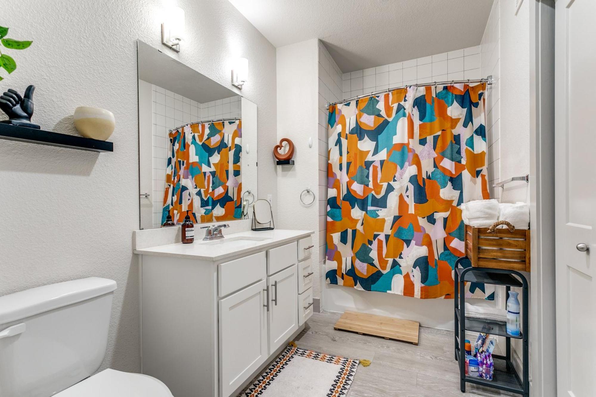 Beautiful On Riverwalk W King Ste Free Parking Pet Friendly Centrally Located On The Riverwalk * San Antonio