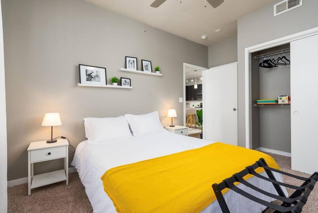 Chic King Bed Desk W/ Pool Apartment