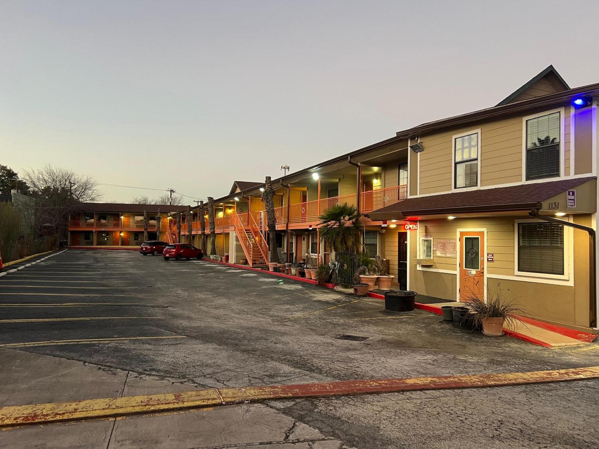 Regency Inn 2*