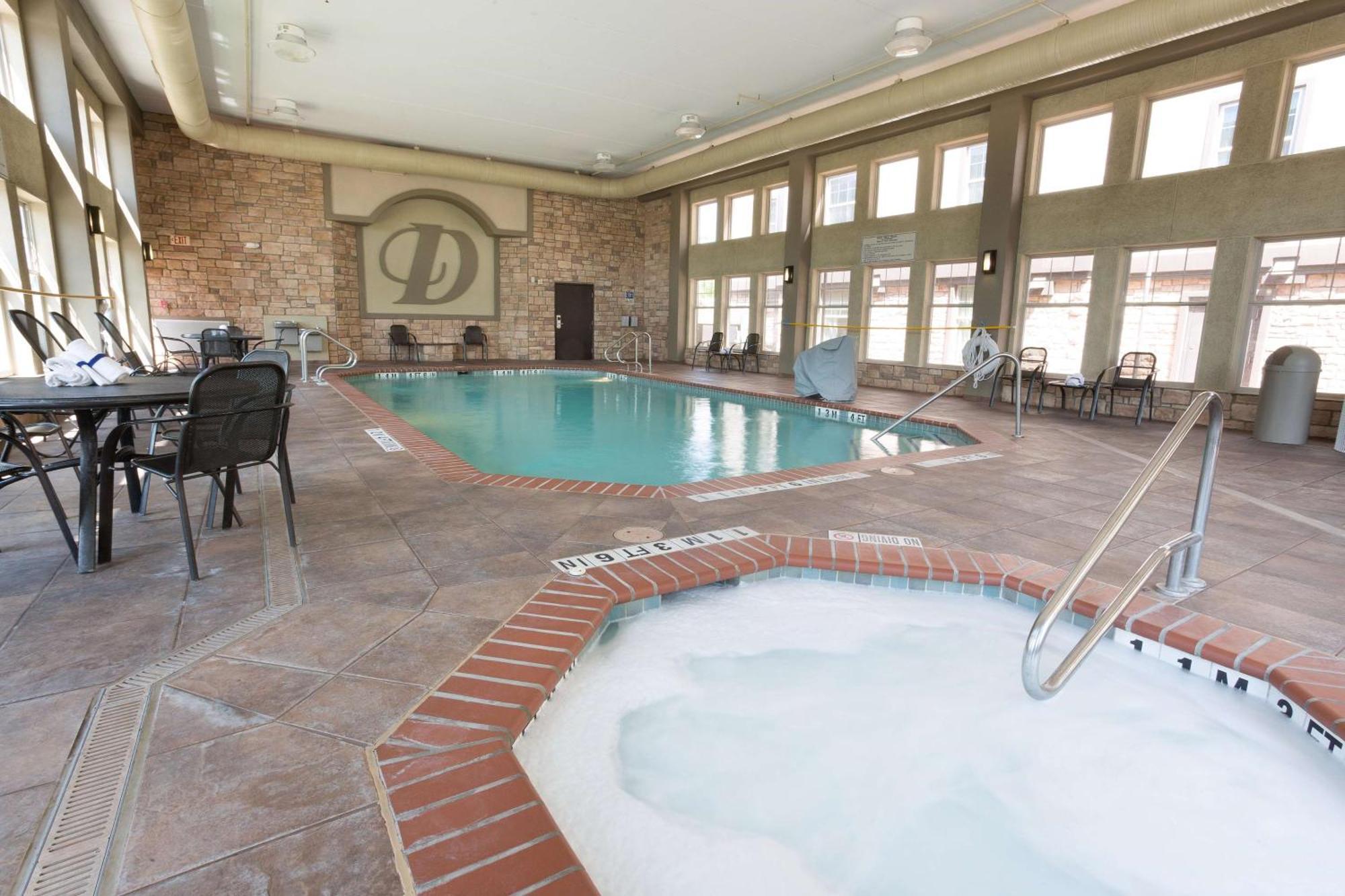 Drury & North Stone Oak Hotel 3*