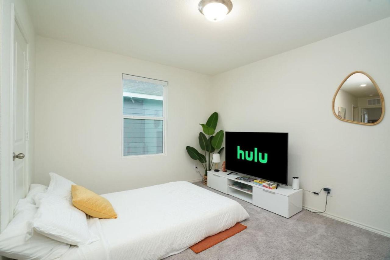 Holiday home Rare Find Luxurious Sleeps 13 With Family Fun San Antonio