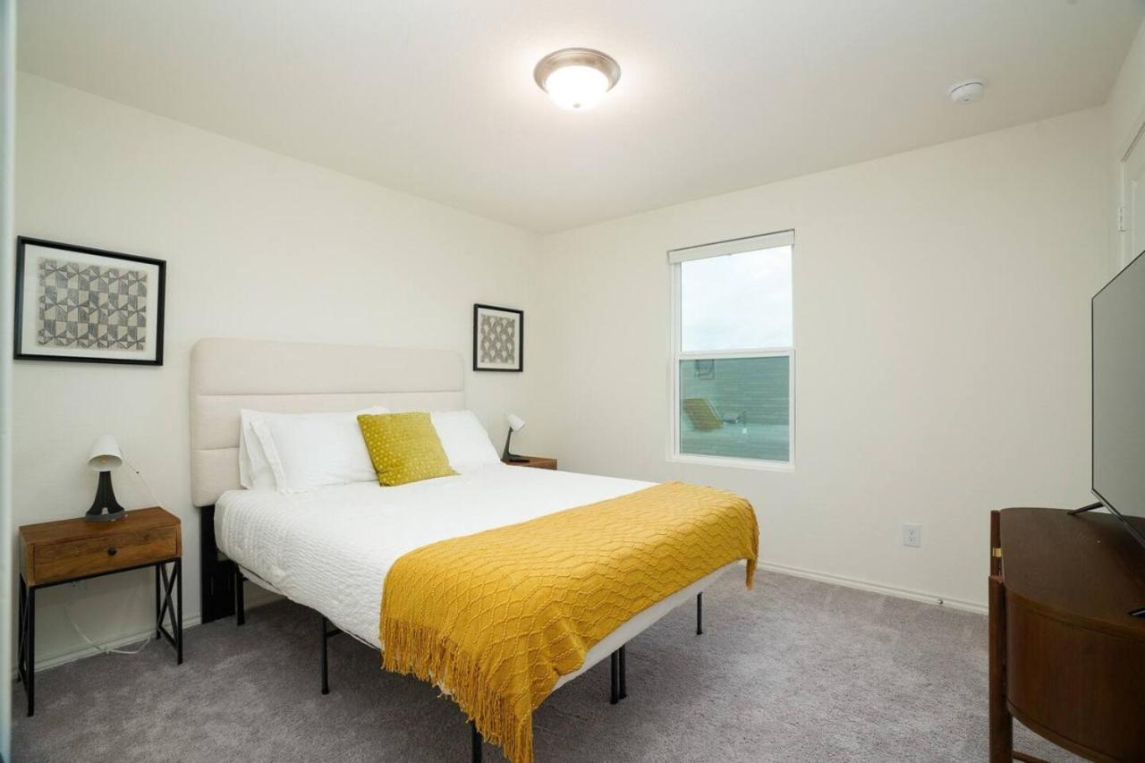 Holiday home Rare Find Luxurious Sleeps 13 With Family Fun San Antonio