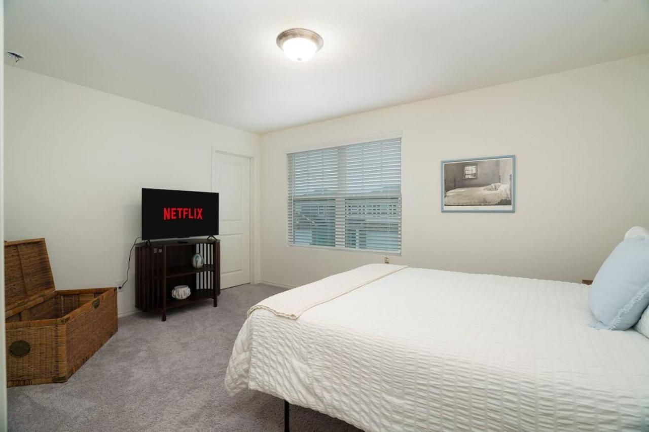 Rare Find Luxurious Sleeps 13 With Family Fun