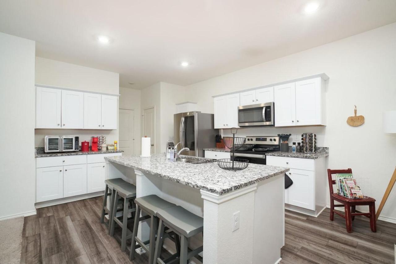 Holiday home Rare Find Luxurious Sleeps 13 With Family Fun San Antonio