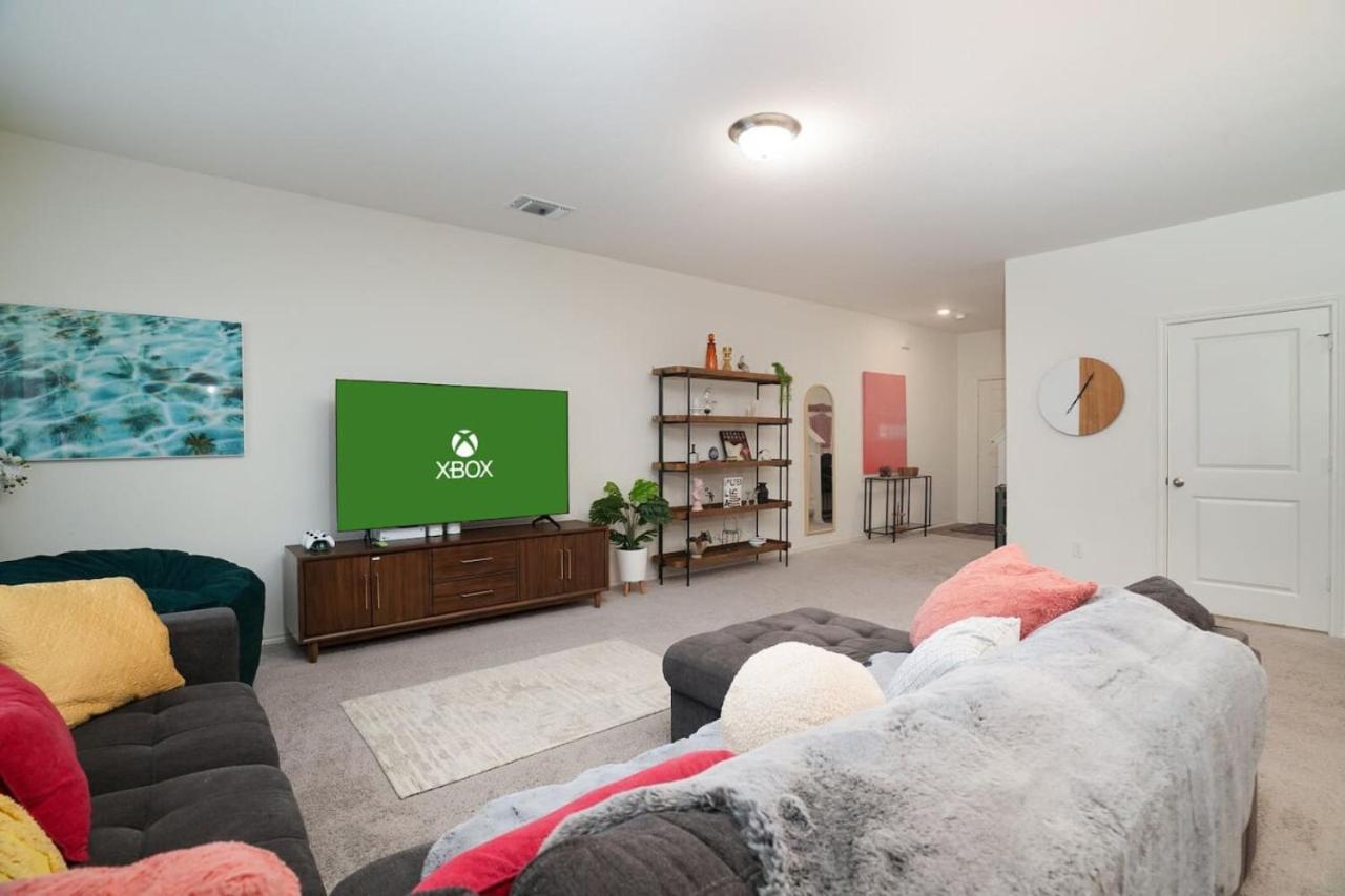 Rare Find Luxurious Sleeps 13 With Family Fun