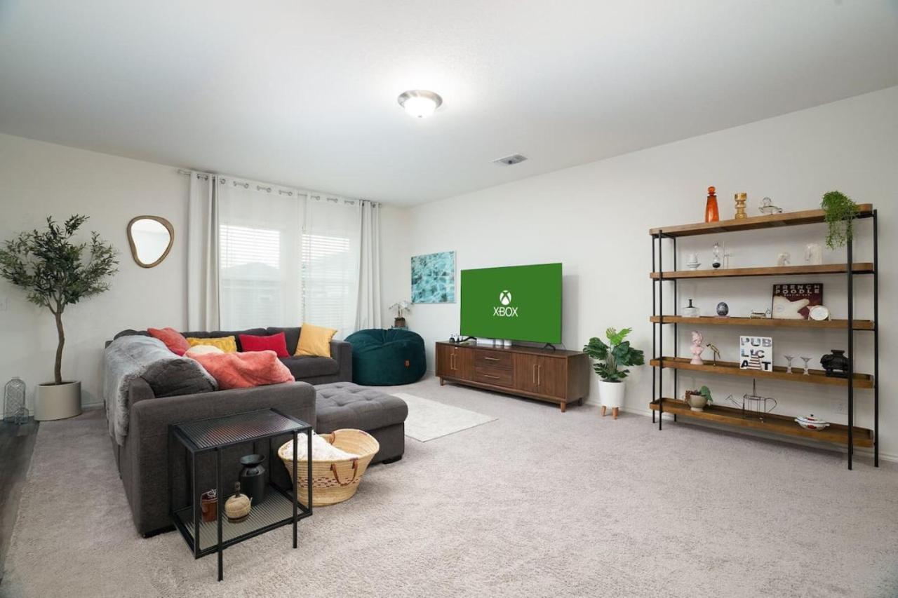 Rare Find Luxurious Sleeps 13 With Family Fun * San Antonio