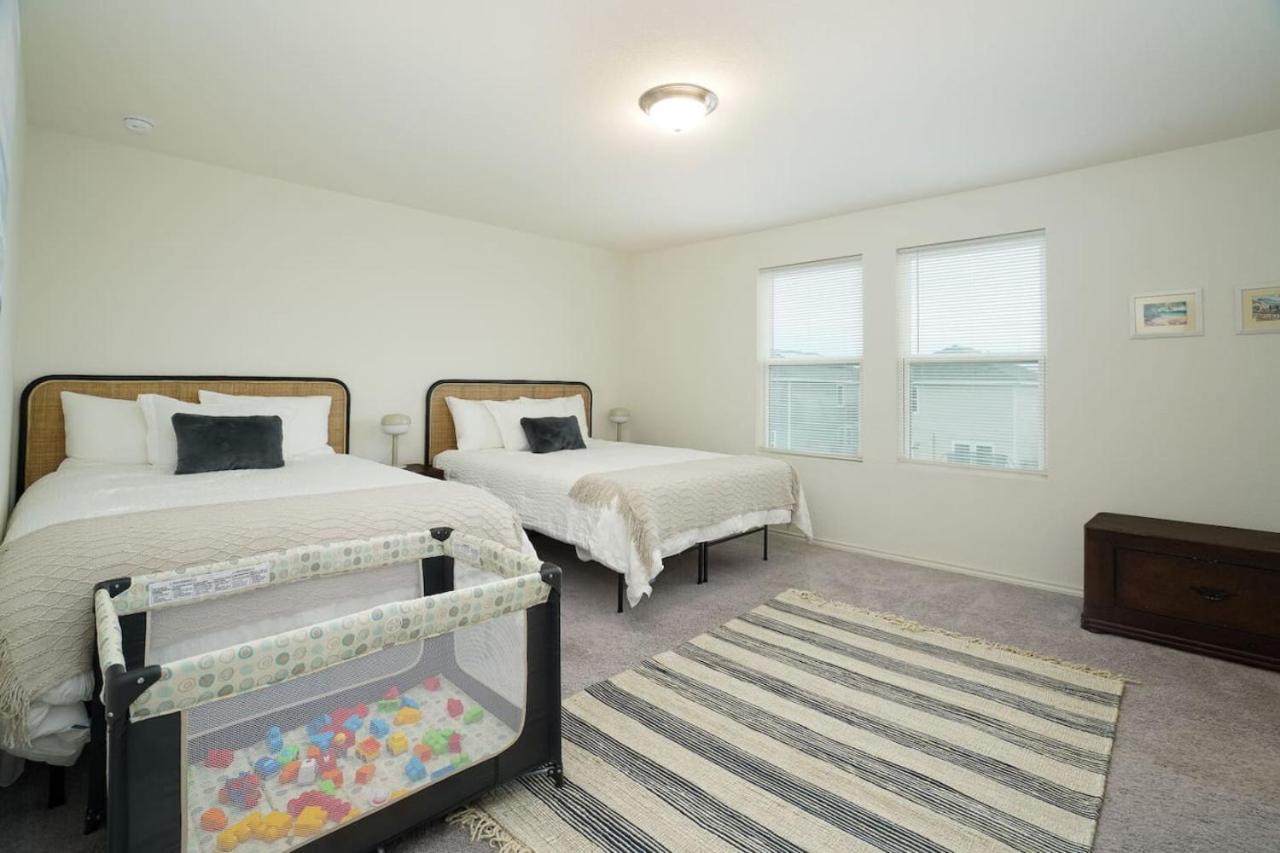 Rare Find Luxurious Sleeps 13 With Family Fun Holiday home San Antonio