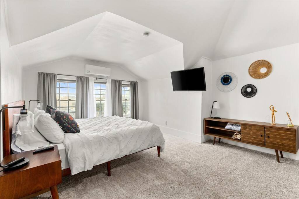 Reduced! Pearl Townhomes Combined. Sleeps 16 Holiday home San Antonio