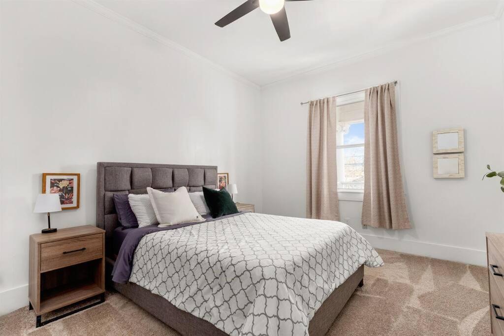 Reduced! Pearl Townhomes Combined. Sleeps 16 Holiday home San Antonio