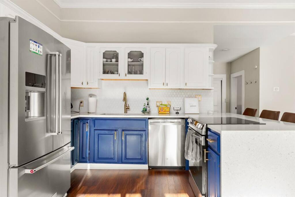 Holiday home Reduced! Pearl Townhomes Combined. Sleeps 16