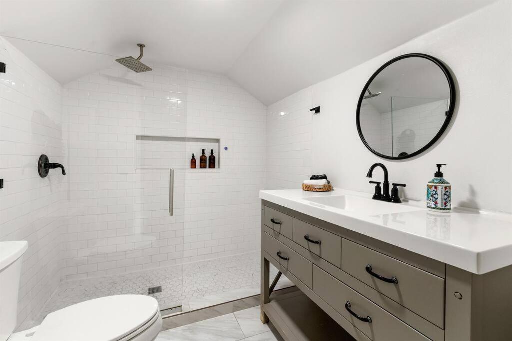 Reduced! Pearl Townhomes Combined. Sleeps 16 Holiday home *