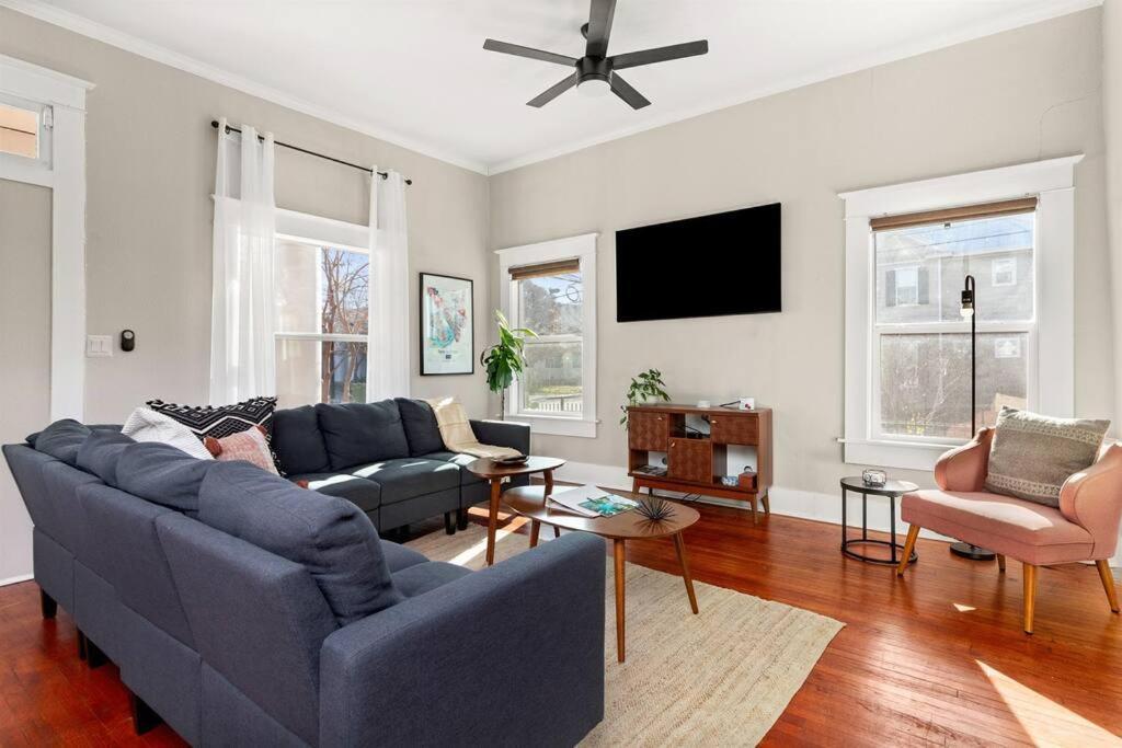 Reduced! Pearl Townhomes Combined. Sleeps 16 * San Antonio