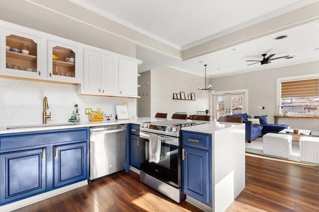 Holiday home Reduced! Pearl Townhomes Combined. Sleeps 16