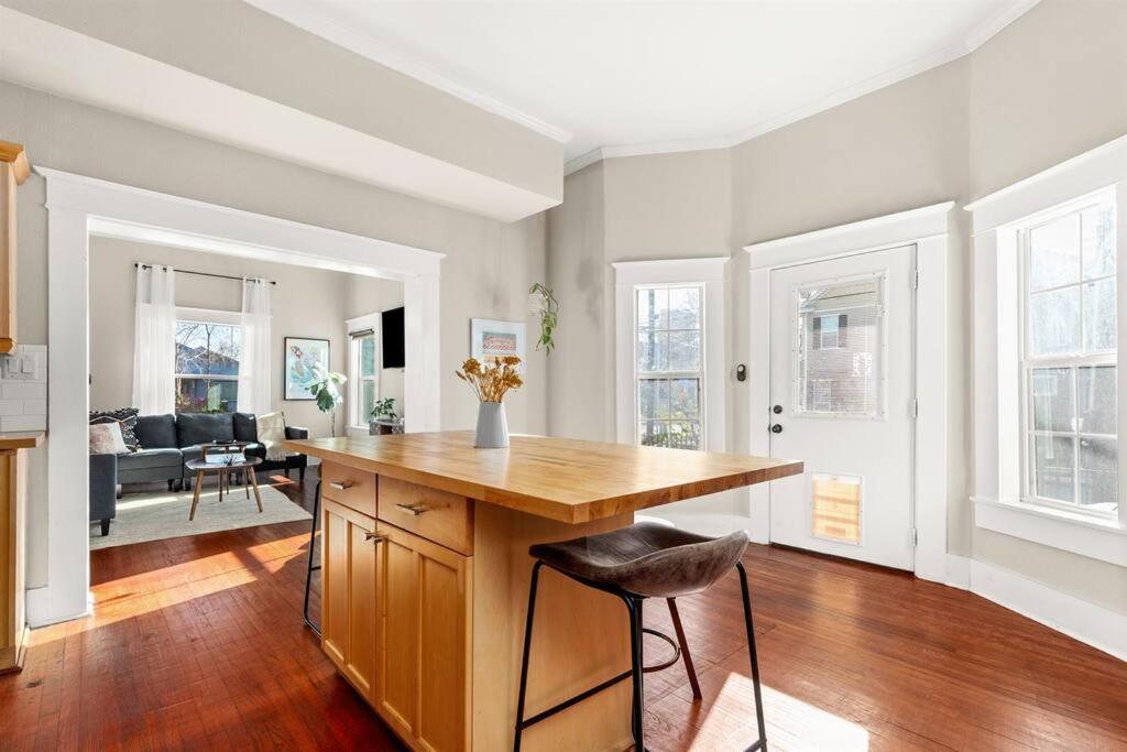 Holiday home Reduced! Pearl Townhomes Combined. Sleeps 16