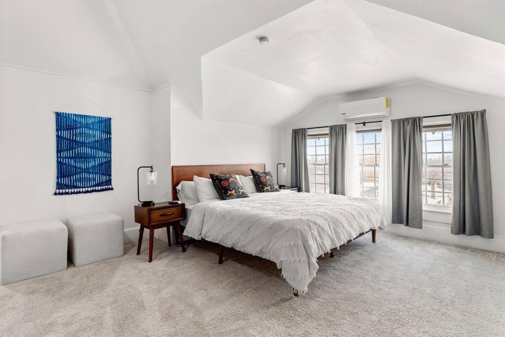 Reduced! Pearl Townhomes Combined. Sleeps 16 San Antonio