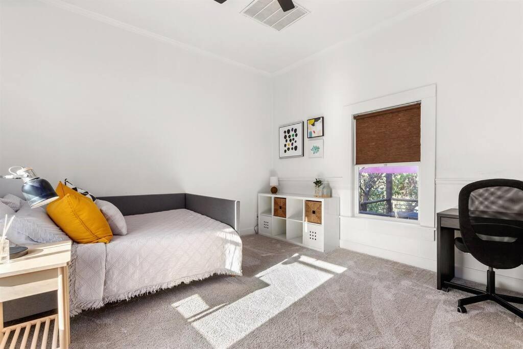 Reduced! Pearl Townhomes Combined. Sleeps 16