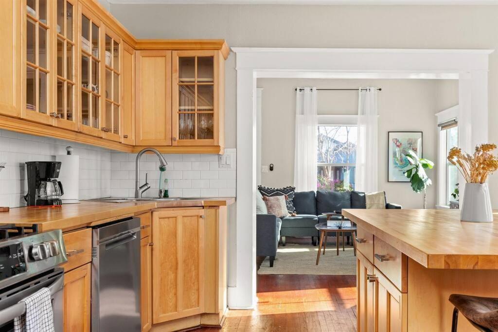 Reduced! Pearl Townhomes Combined. Sleeps 16 Holiday home *
