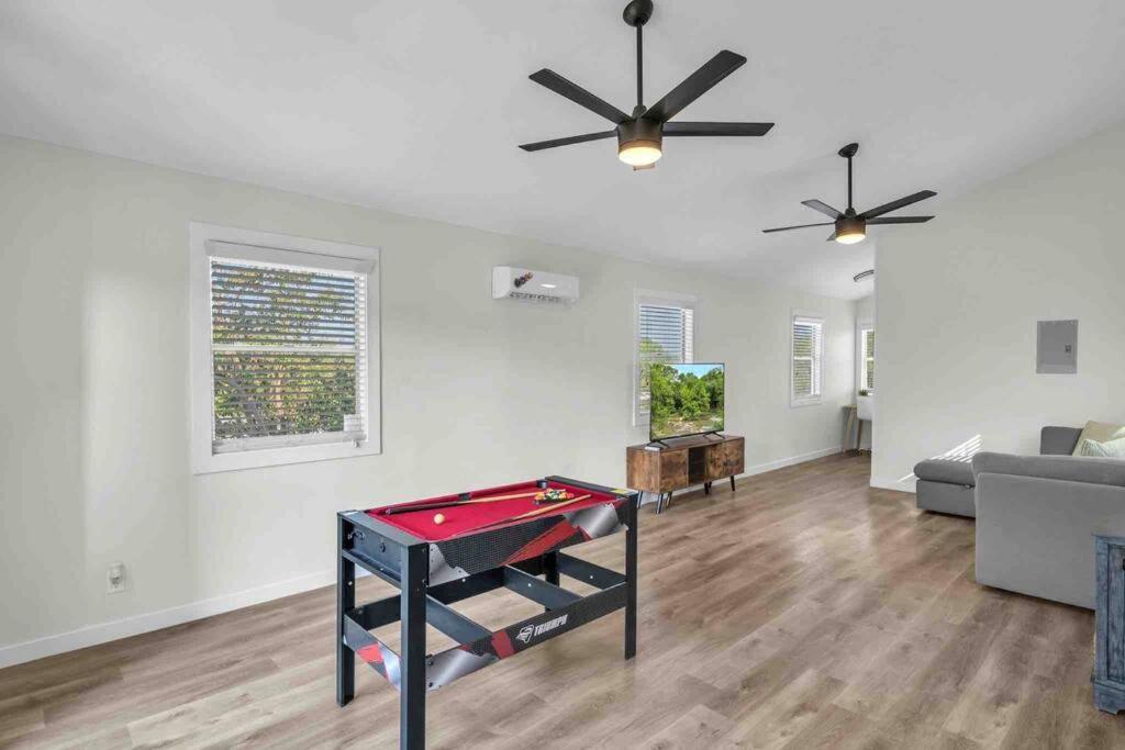 Apartment Modern Base - Lackland Delight *