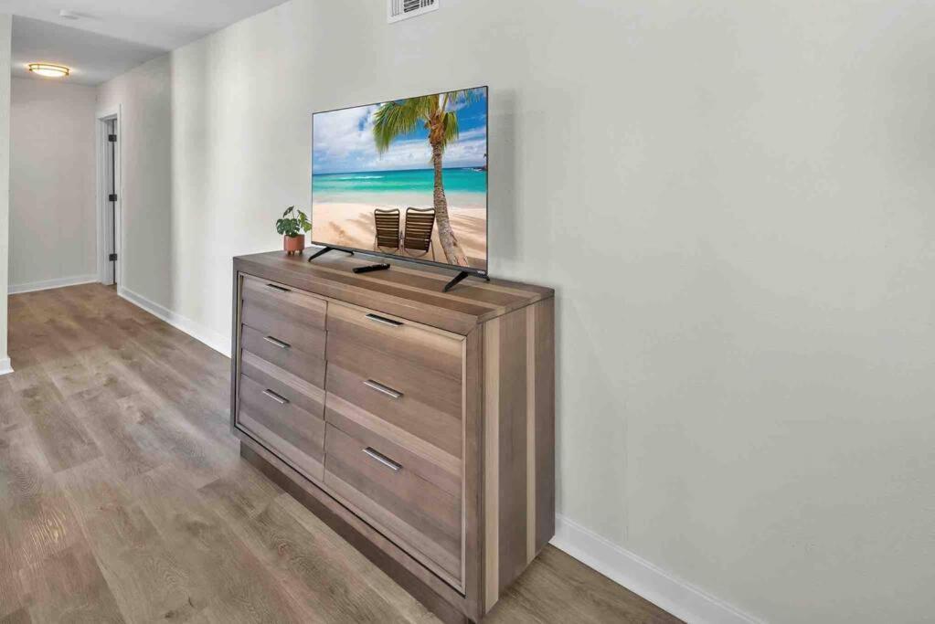 Modern Base - Lackland Delight San Antonio