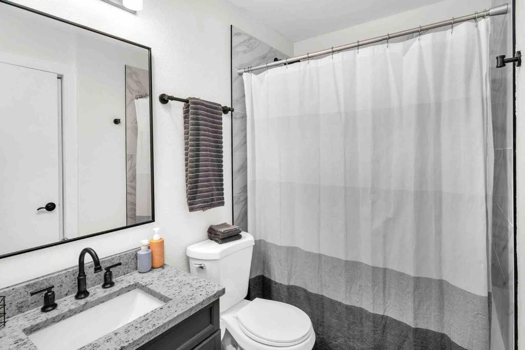 Modern Base - Lackland Delight Apartment San Antonio
