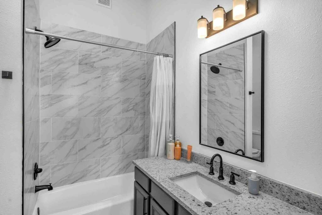 Modern Base - Lackland Delight *