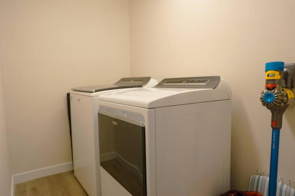 Apartment Modern Base - Lackland Delight *