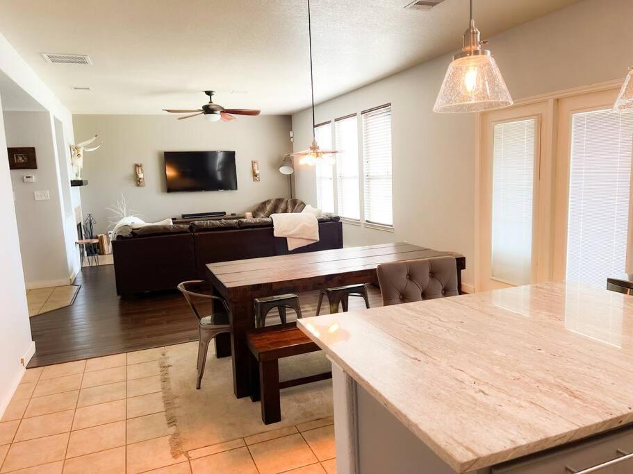Spacious 3 Bedroom Residential * San Antonio
