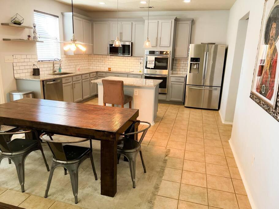Spacious 3 Bedroom Residential San Antonio