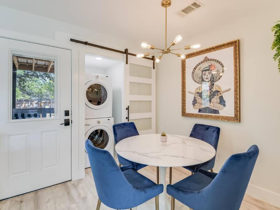 Modern Cottage+8 Guests+covered Patio+weber Grill San Antonio