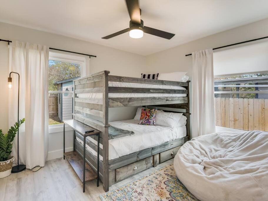 Modern Cottage+8 Guests+covered Patio+weber Grill Holiday home