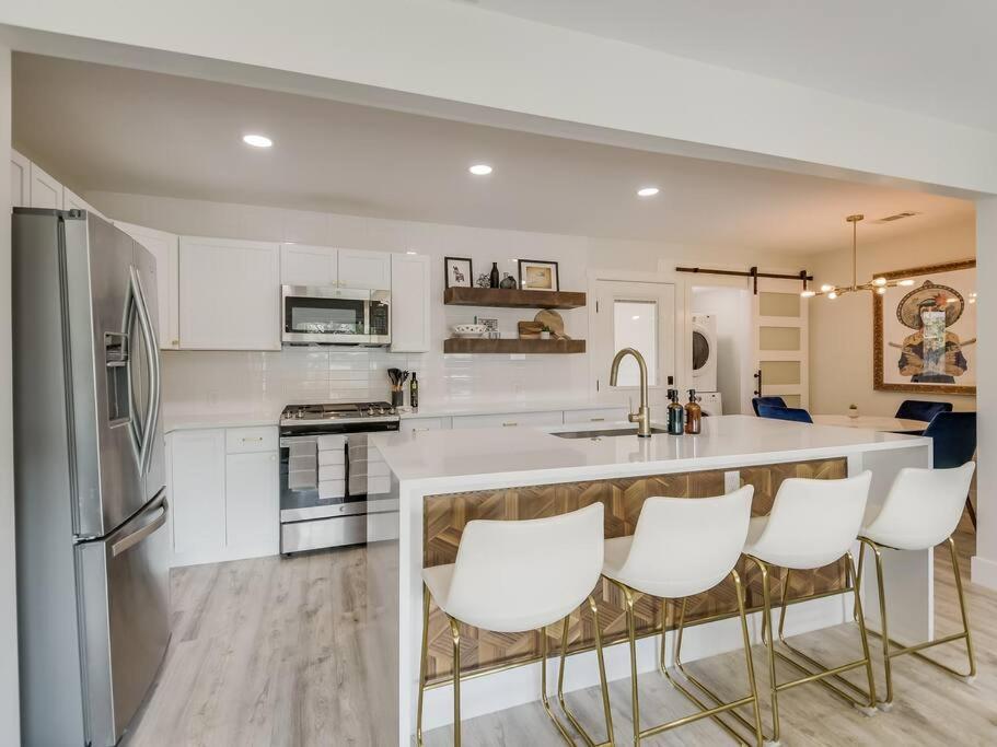 Holiday home Modern Cottage+8 Guests+covered Patio+weber Grill San Antonio