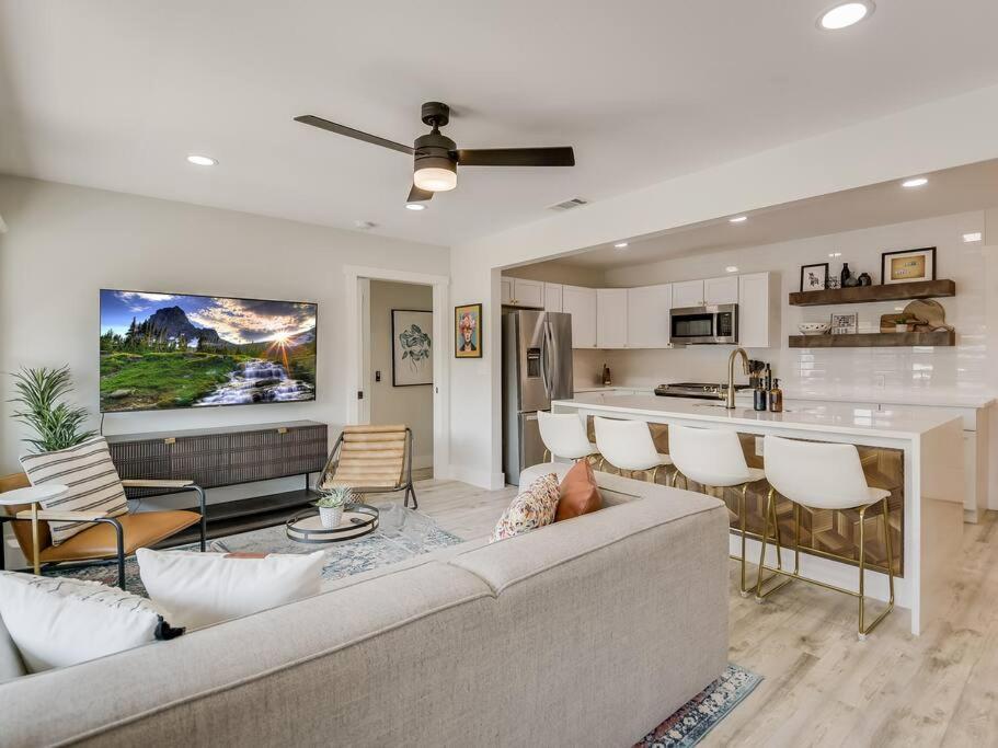 Modern Cottage+8 Guests+covered Patio+weber Grill San Antonio
